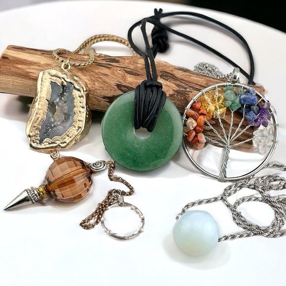 Healing Crystal Gemstone Necklace & Pendulum Bundle - Picture 4 of 4